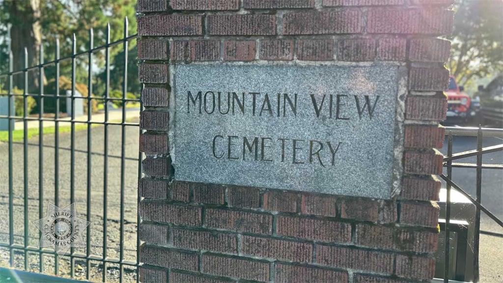 Entrance to Mountain View Cemetery