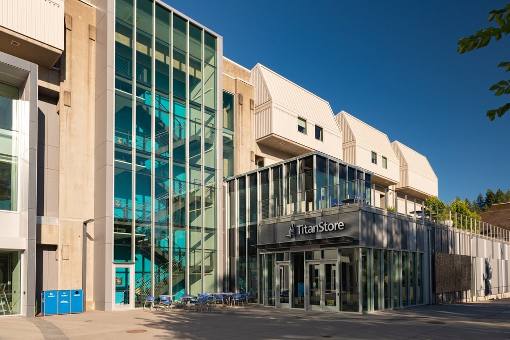Center Building and Titan Store at Lane Community College near Eugene