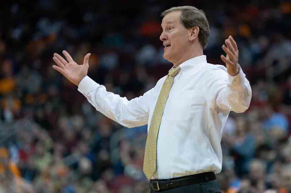 Oregon Ducks head coach Dana Altman