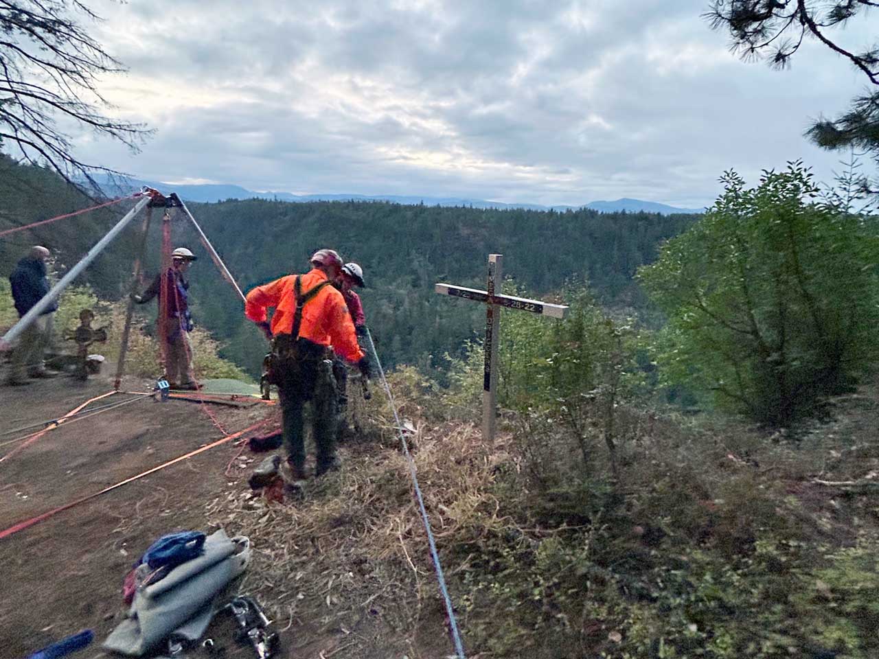 Oregon Man Airlifted After Surviving 300-Foot Fall in Jackson County ...
